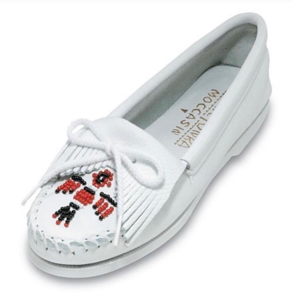 Minnetonka White Leather Thunderbird Moccasins
